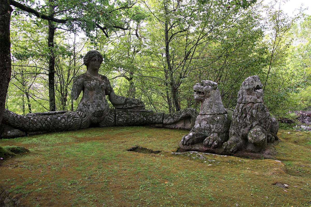 La statua di Echidna