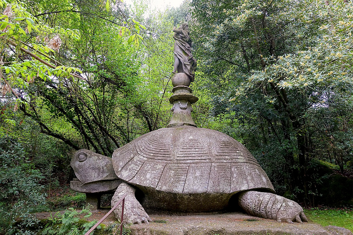 Il grande gruppo scultoreo della Tartaruga (Wikipedia CC)