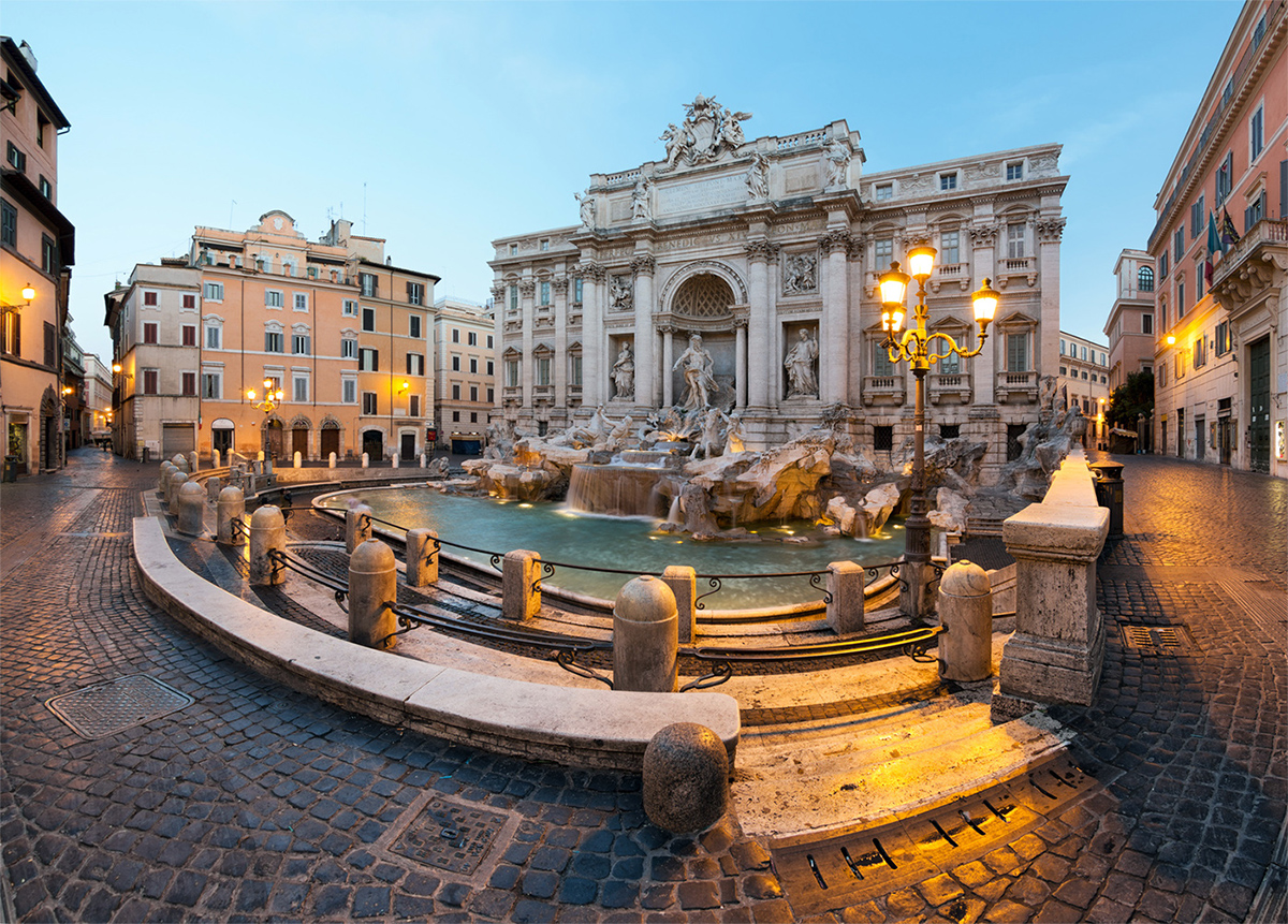 Piazza di Trevi con l'omonima fontana