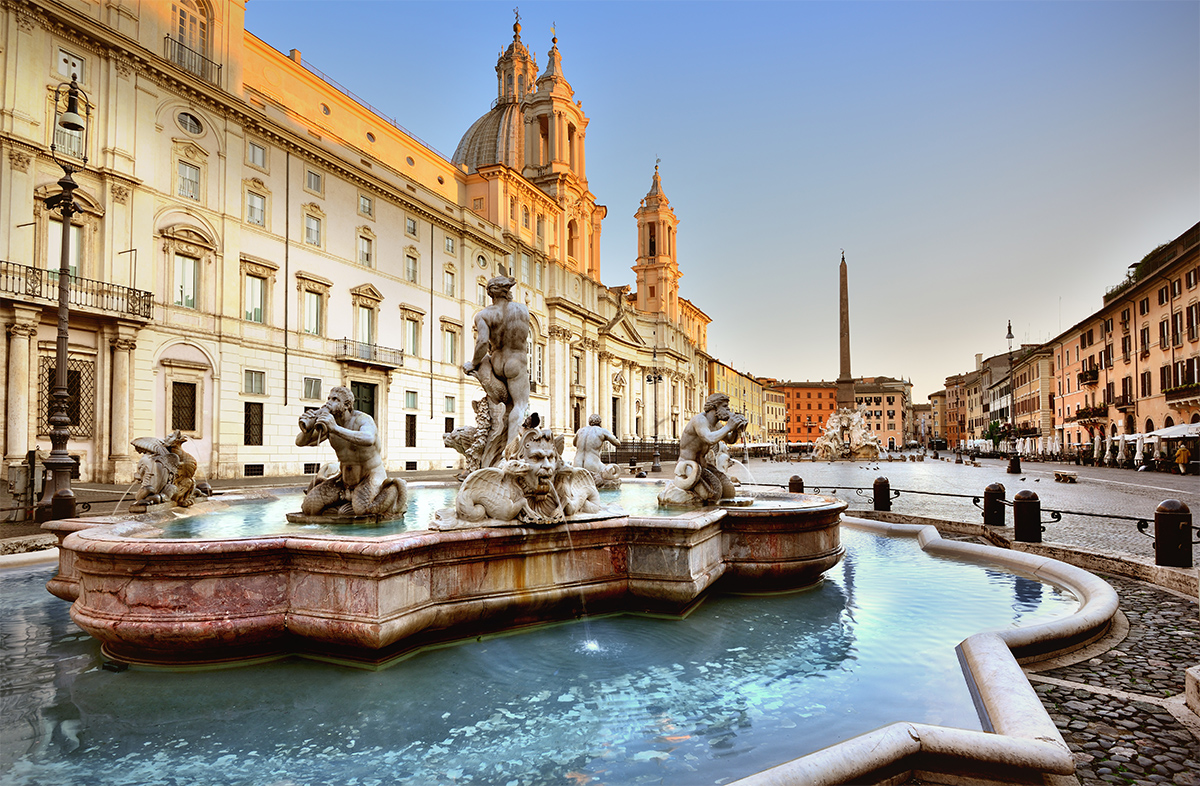 Piazza Navona - la fontana del Moro in primo piano e sullo sfondo Palazzo Pamphilj e la Chiesa di Sant'Agnese in Agone