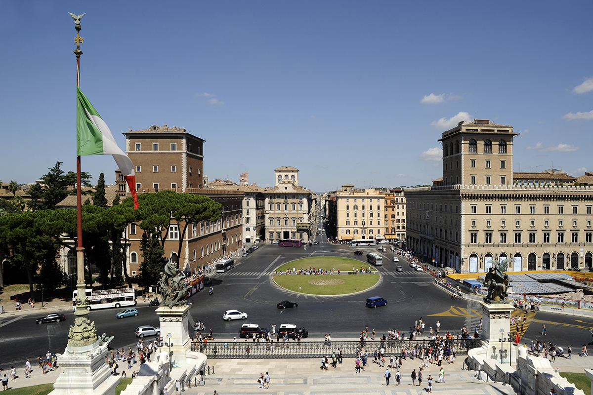 El inicio de Via del Corso desde Plaza Venecia