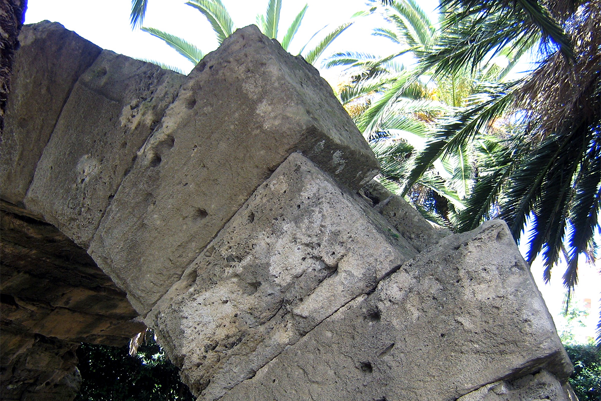 Bridge of Via Roma in Santa Marinella - Particular of the sandstone blocks