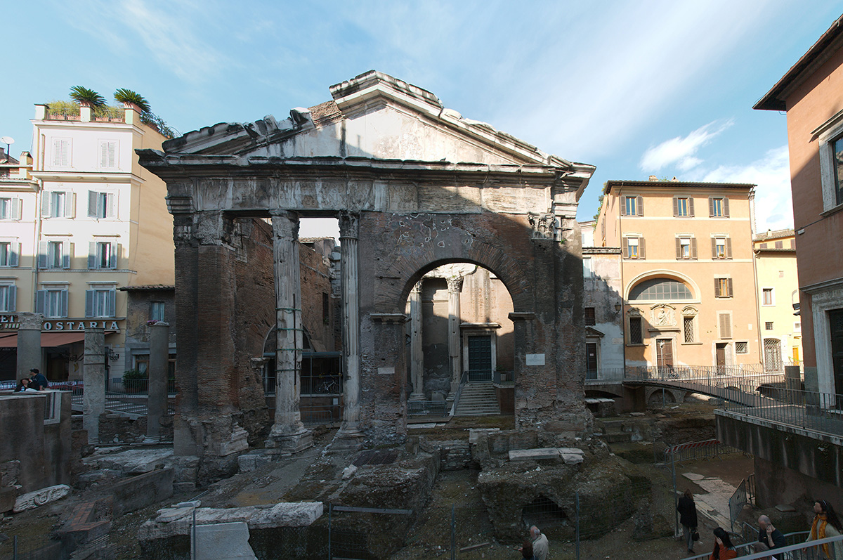 El Pórtico de Octavia, uno de los sitios arqueológicos más bonitos de Roma - Foto de Matthias Kabel, CC BY-SA 3.0