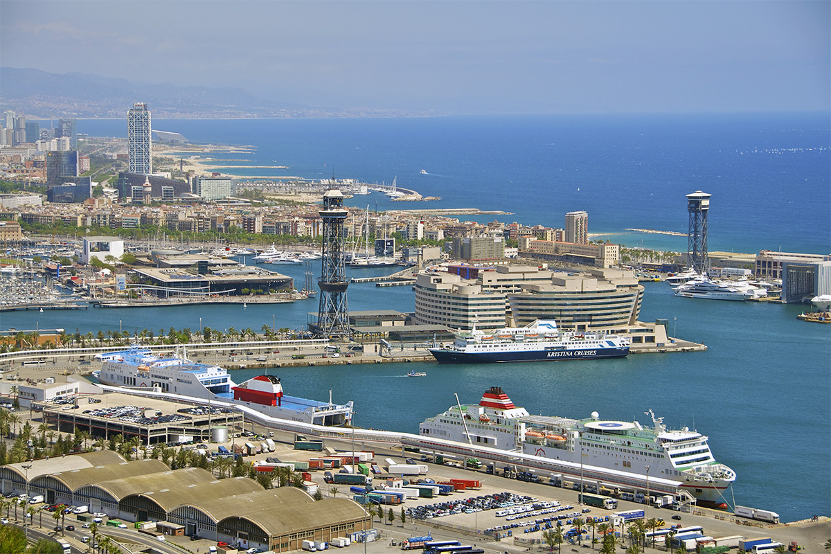 Una preciosa panorámica del puerto de Barcelona