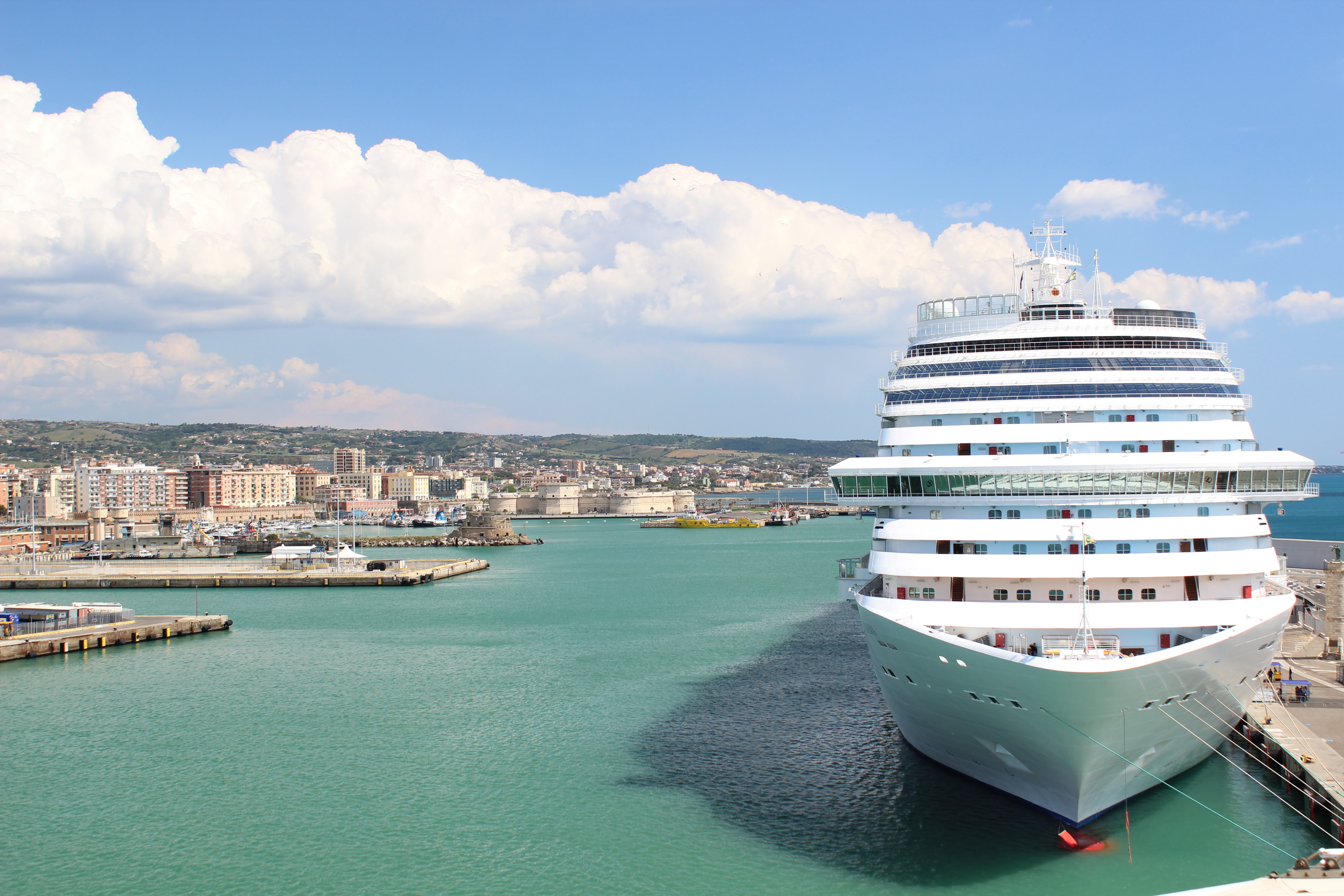 Arrivals and departures from the port of Civitavecchia in 