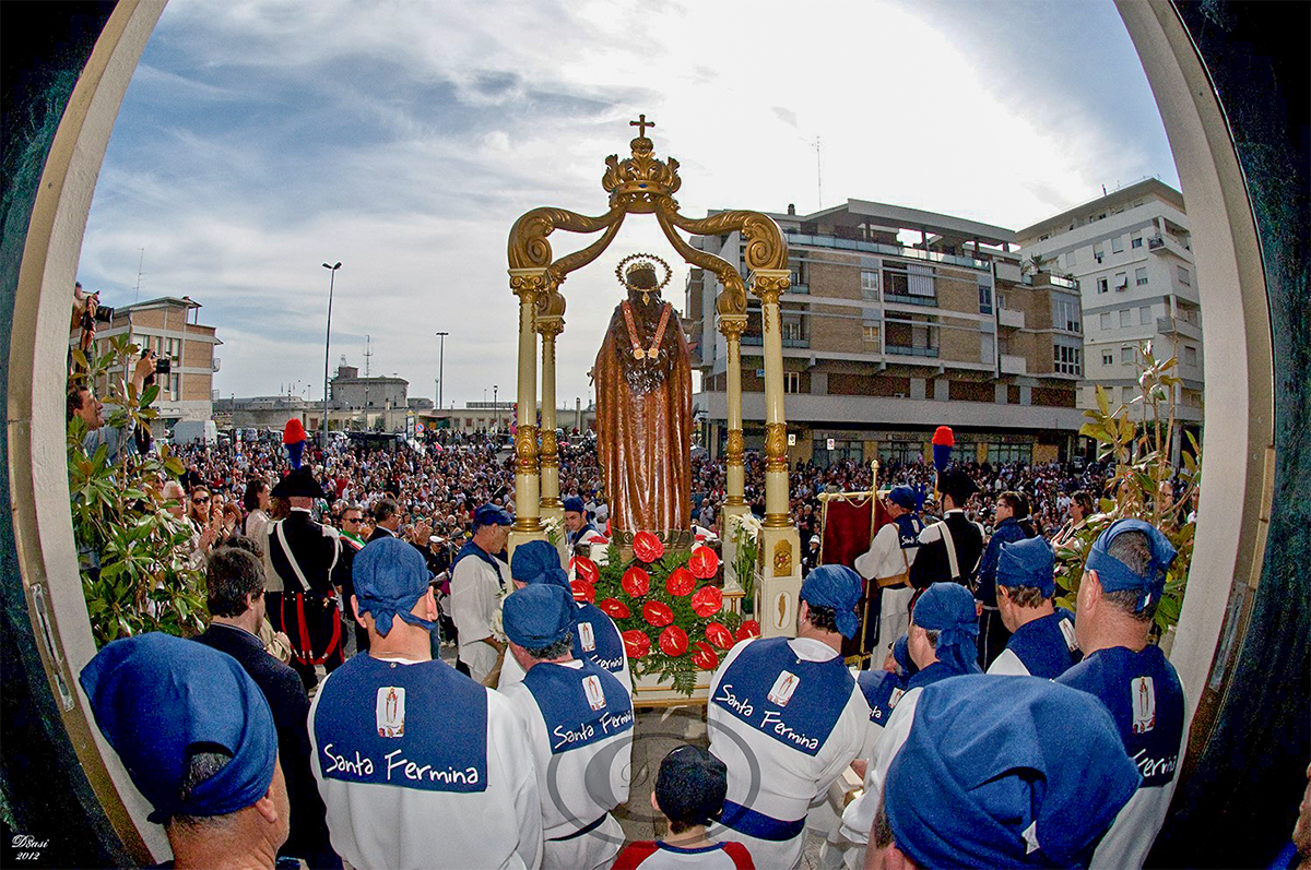 Procession of Saint Fermina in a beautiful picture by Roberto Diottasi