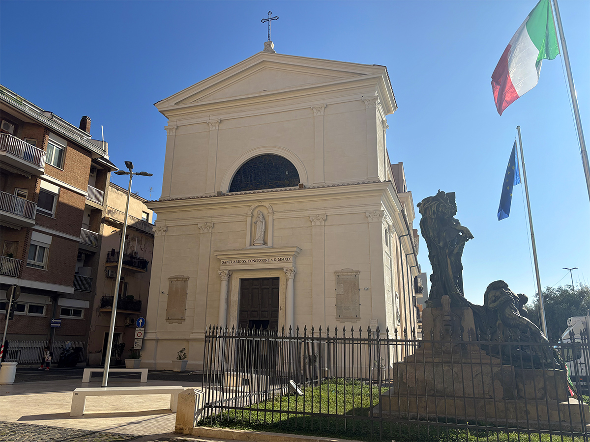 Santuario della S.S. Concezione ed il Monumento ai Caduti di Civitavecchia