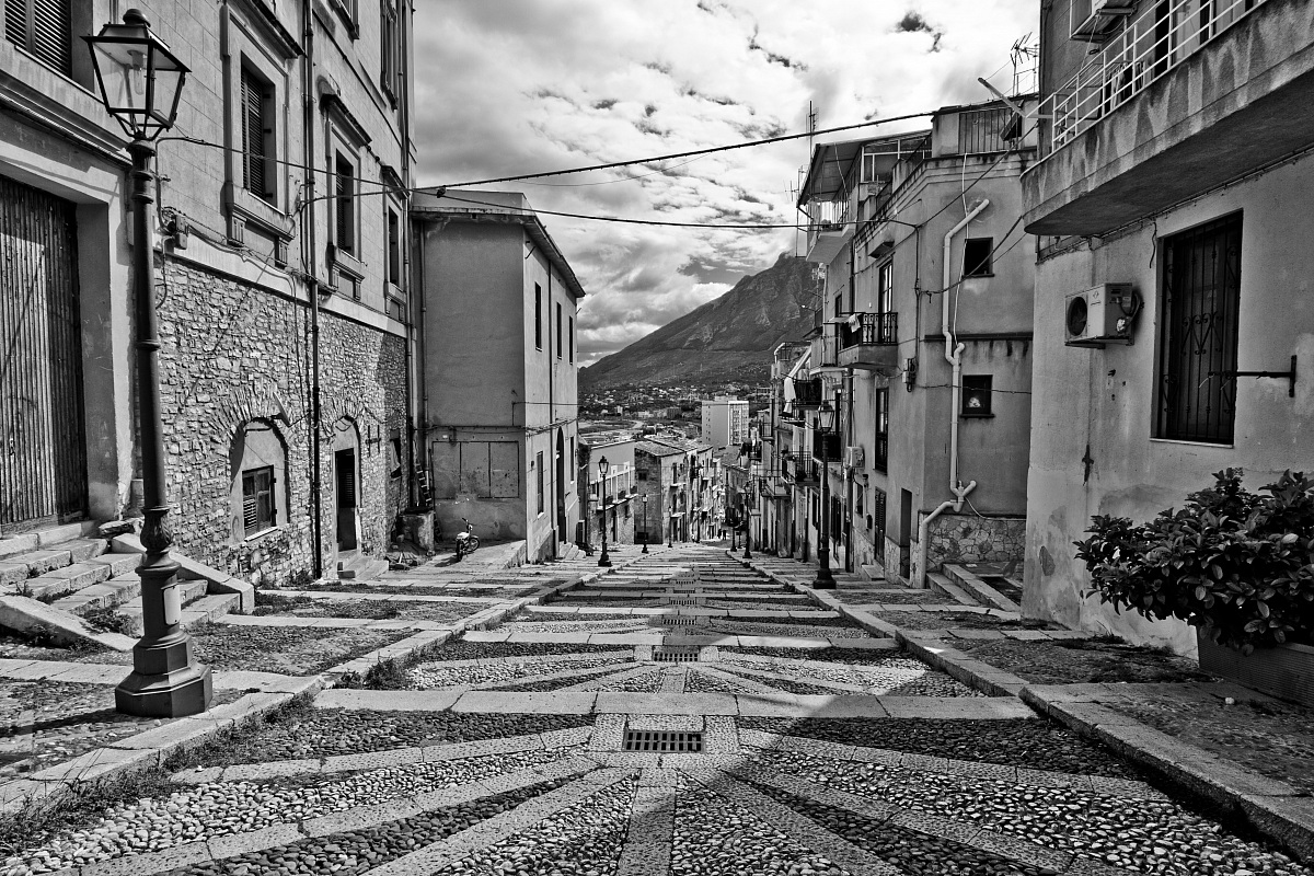 La scalinata di Via Roma (Termini Imerese) - Foto di Giuseppe Orlando La scalinata di Via Roma (Termini Imerese) - Foto di Giuseppe Orlando