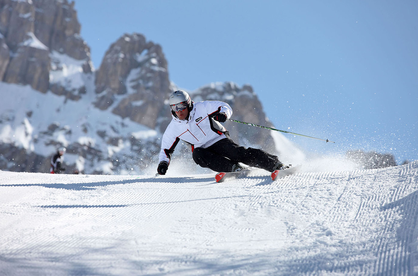El tiempo para fin de año prevé nieve en alta cota: ideal para esquiadores y hoteleros