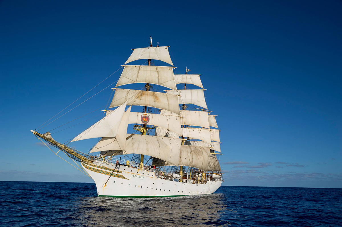 La Sørlandet in navigazione in tutta la sua bellezza. La nave veliero in attività più antica del mondo