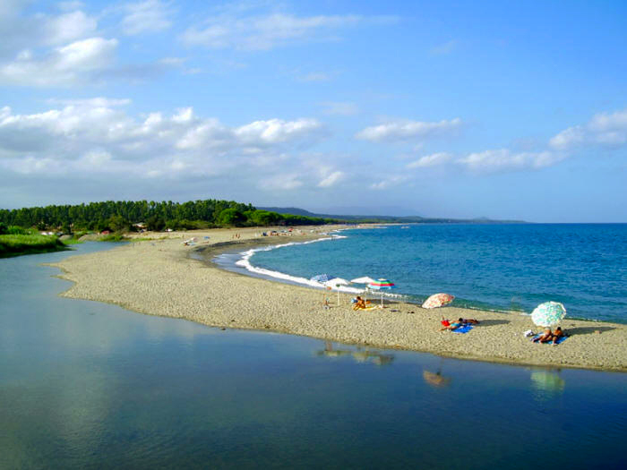 Spiaggia di Foddini, meta ideale per i surfisti Spiaggia di Foddini, meta ideale per i surfisti