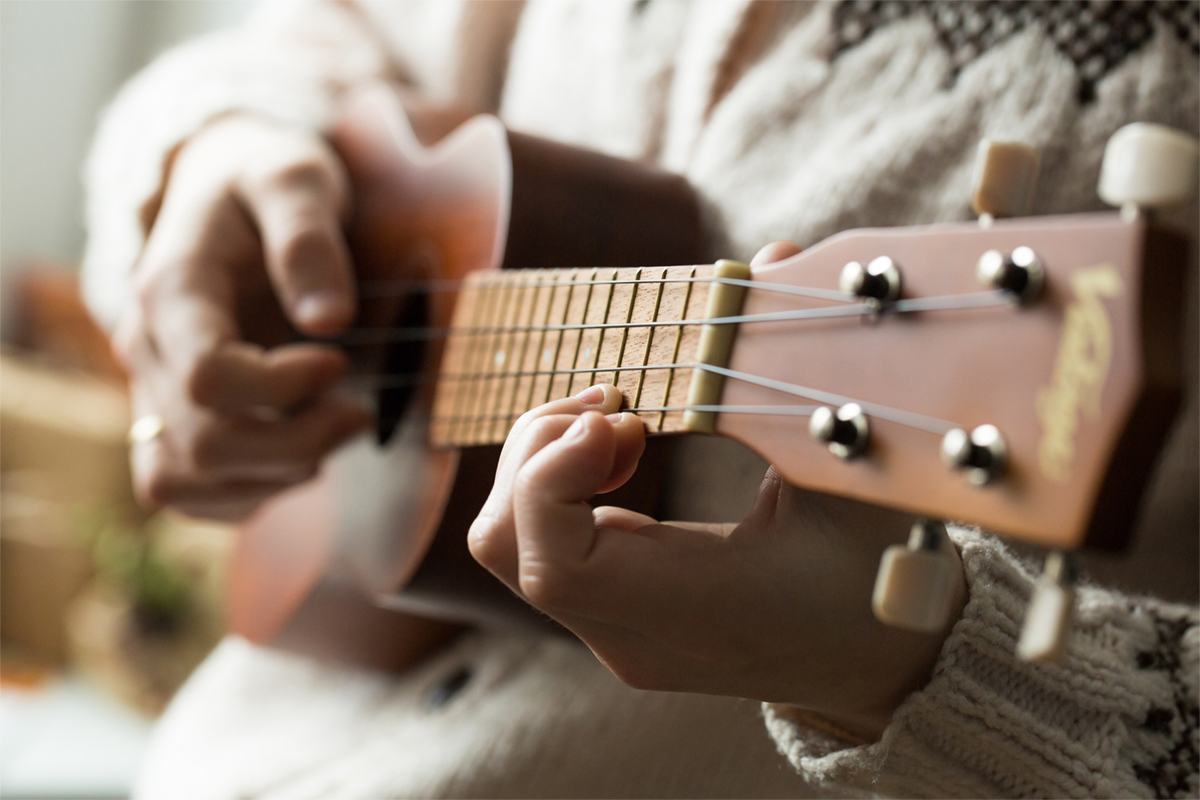 Lo sentimos por los musicos, pero salvo pocas excepciones, los instrumentos musicales no están permitidos a bordo de los cruceros