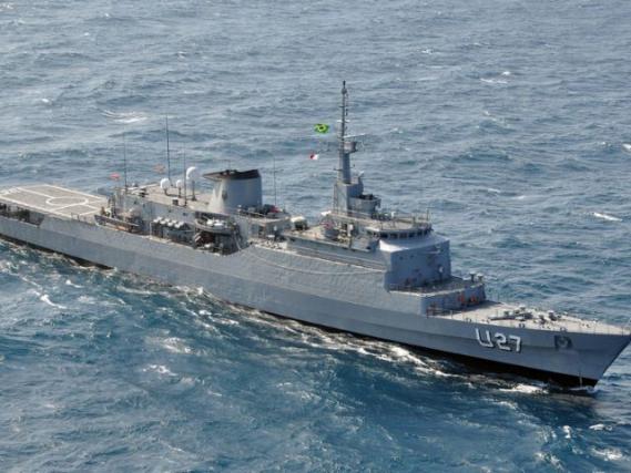 The Training Ship Brasil returns to Civitavecchia.