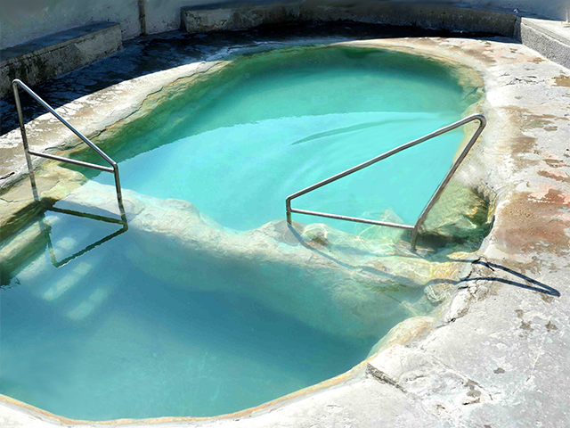 Una de las piscinas de las Termas de la Ficoncella