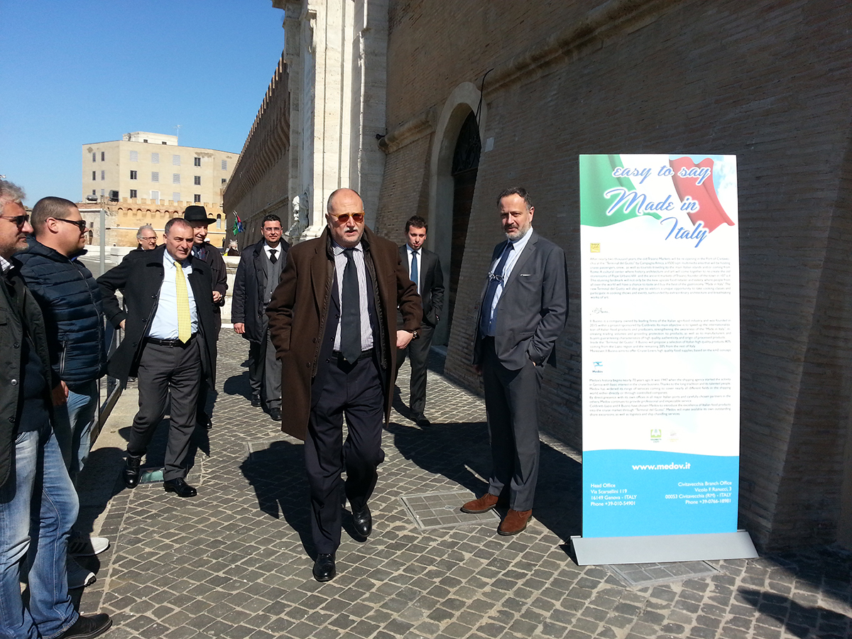 Aldo Mattia e Carlo Hausmann mentre entrano per la visita al Terminal del Gusto del Porto di Civitavecchia