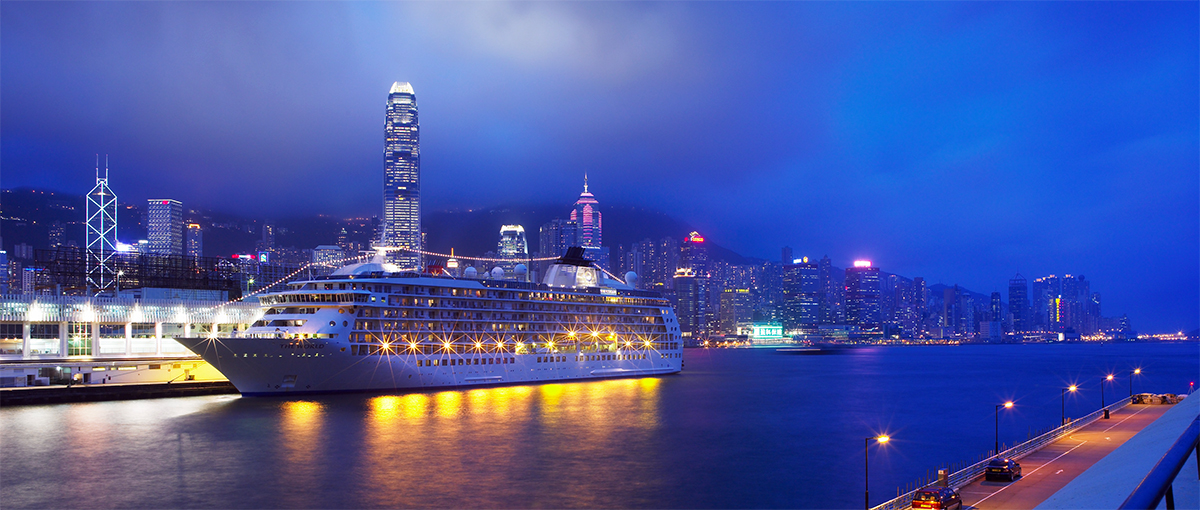 La nave The World ad Honk Kong La nave The World ad Honk Kong