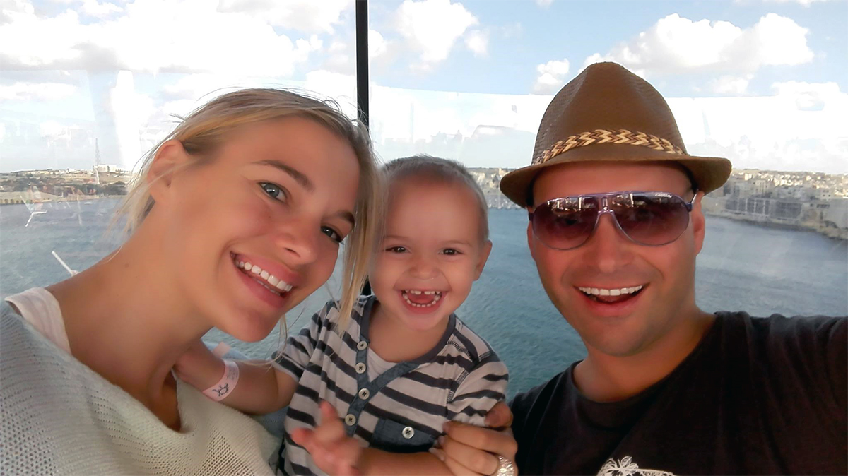 Ruben Van Der con su familia en el Puerto de Civitavecchia