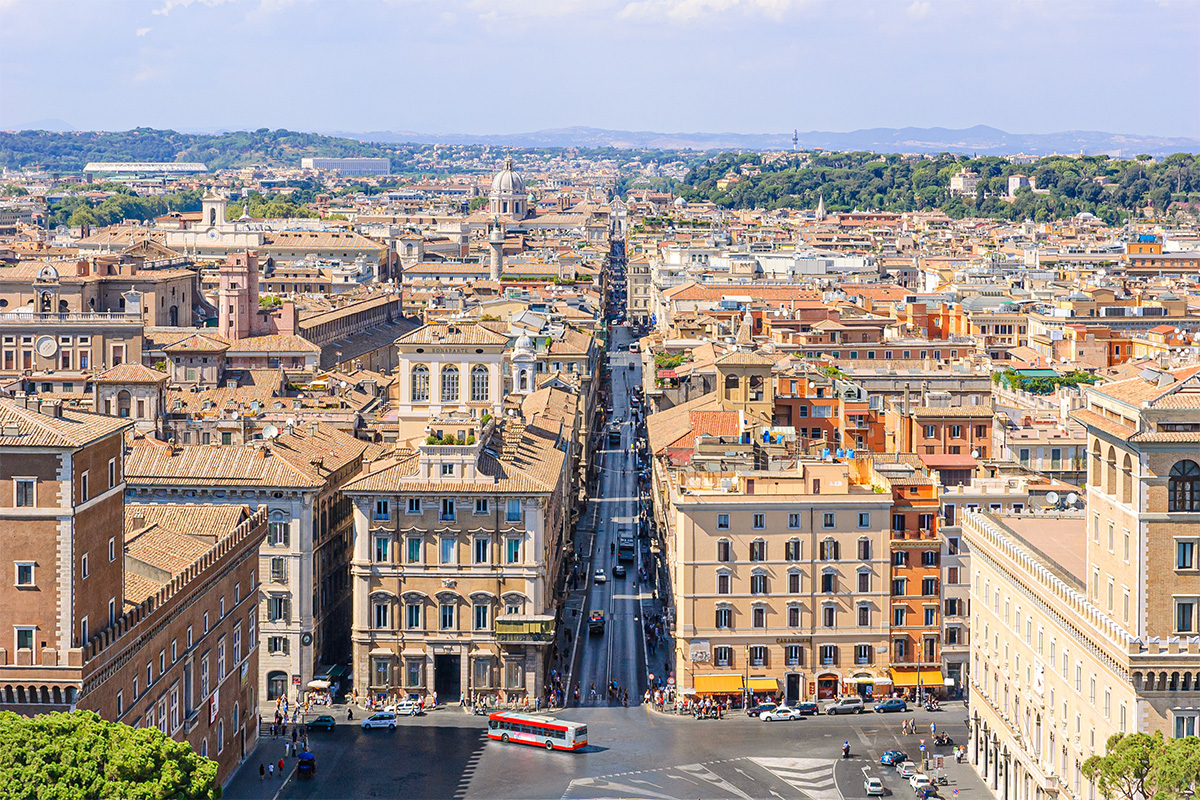 Via del Corso, the entry from Venice Square