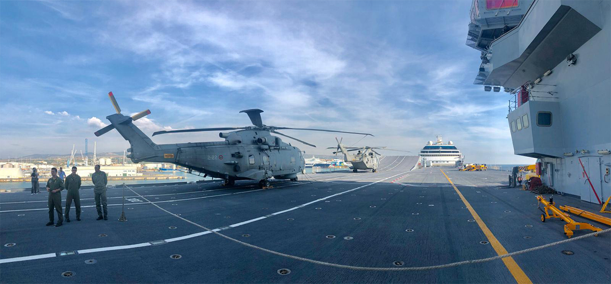 La portaeri Cavour al porto di Civitavecchia - Immagine di repertorio