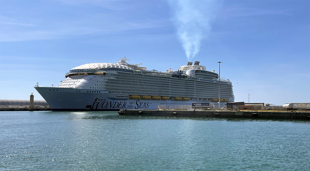 La Wonder of the Seas en el Puerto de Civitavecchia